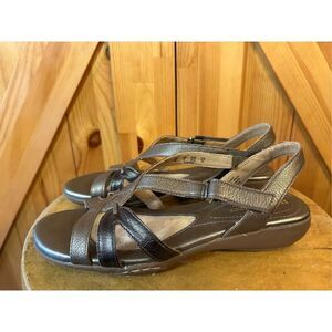 Naturalizer Bronze Women Flats Sz 7W Strappy Shoes Sandals Open Toe